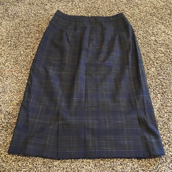 M.M.LaFleur Dresses & Skirts - MM LaFleur Pencil Skirt Dark Academia Plaid Wool Workwear Women 4 Navy Black
